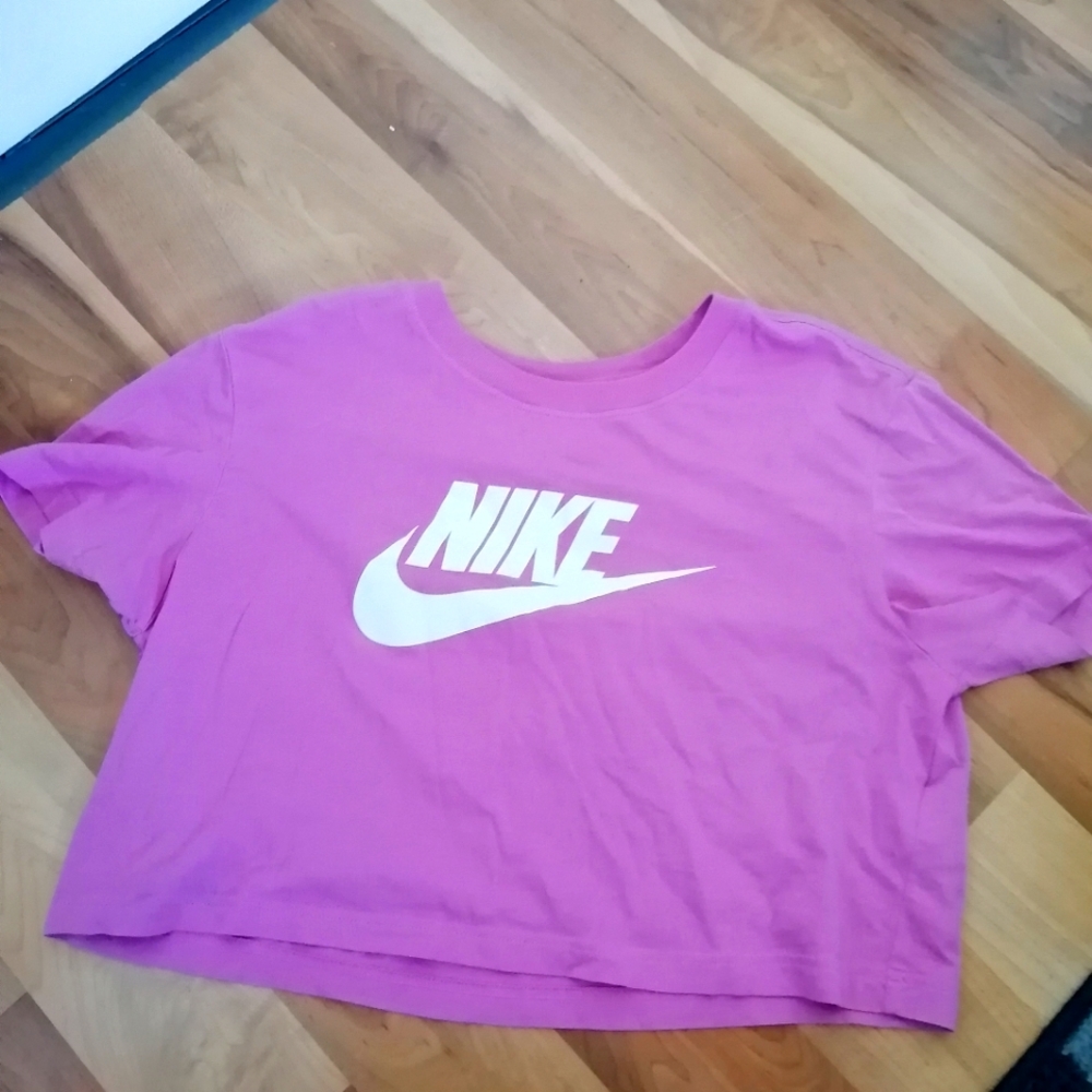 Nike crop top 🌺